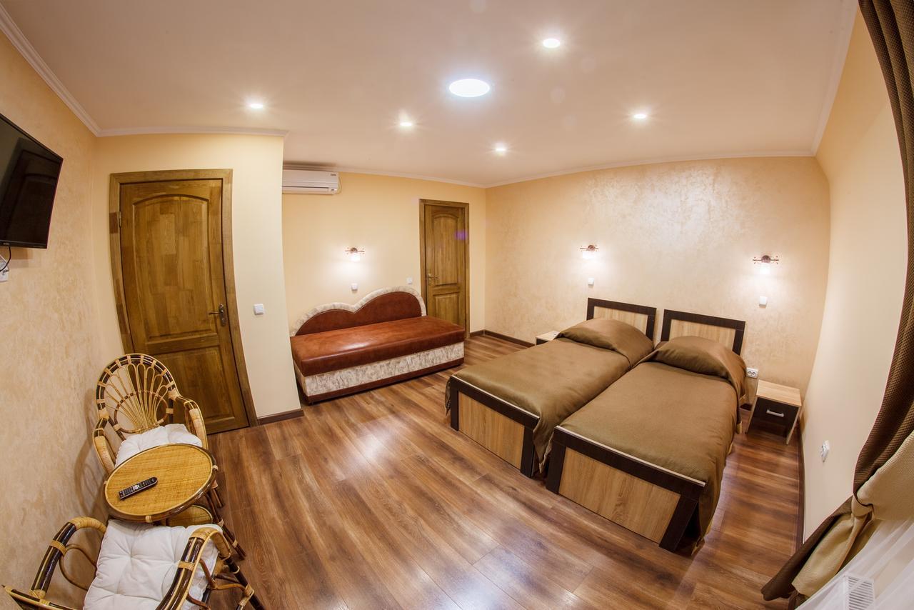 Panorama Apart-Hotel Kamjanets-Podilsky Buitenkant foto
