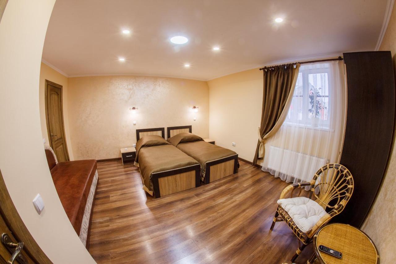 Panorama Apart-Hotel Kamjanets-Podilsky Buitenkant foto